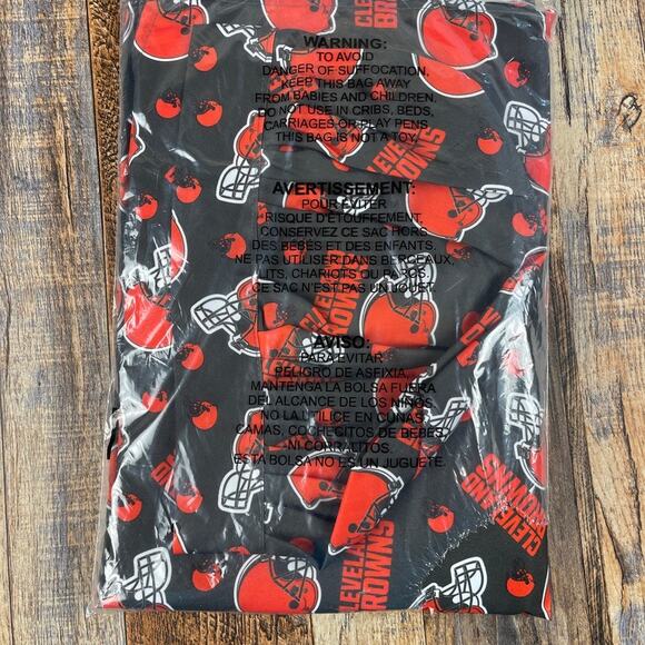 Northwest NFL 3 Piece Team Color and Logo Chef Set: Apron, Oven Mitt & Chef Hat - Picture 8 of 8